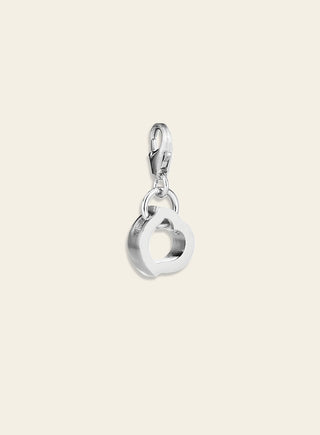 Hali charm, hopeaa